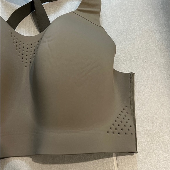 Victoria’s Secret VSX Featherweight Max™ Sports Bra green 36DDD high support - Picture 4 of 11